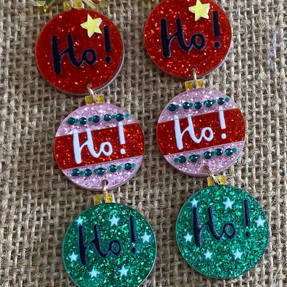 🎉🎄Christmas Cheer Ho Ho Ho Ornament Earrings - Picture 3 of 3